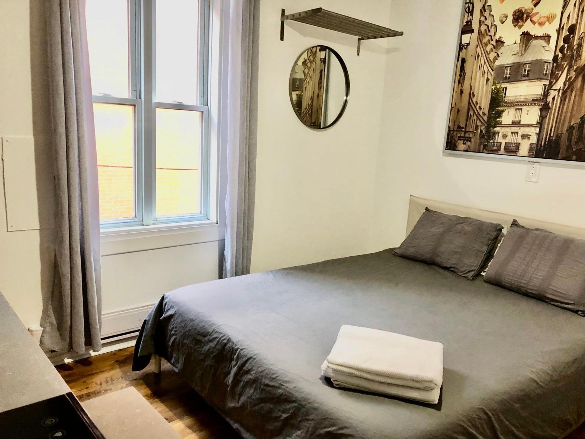 Chez Mont Royal Apartments! Монреал Екстериор снимка
