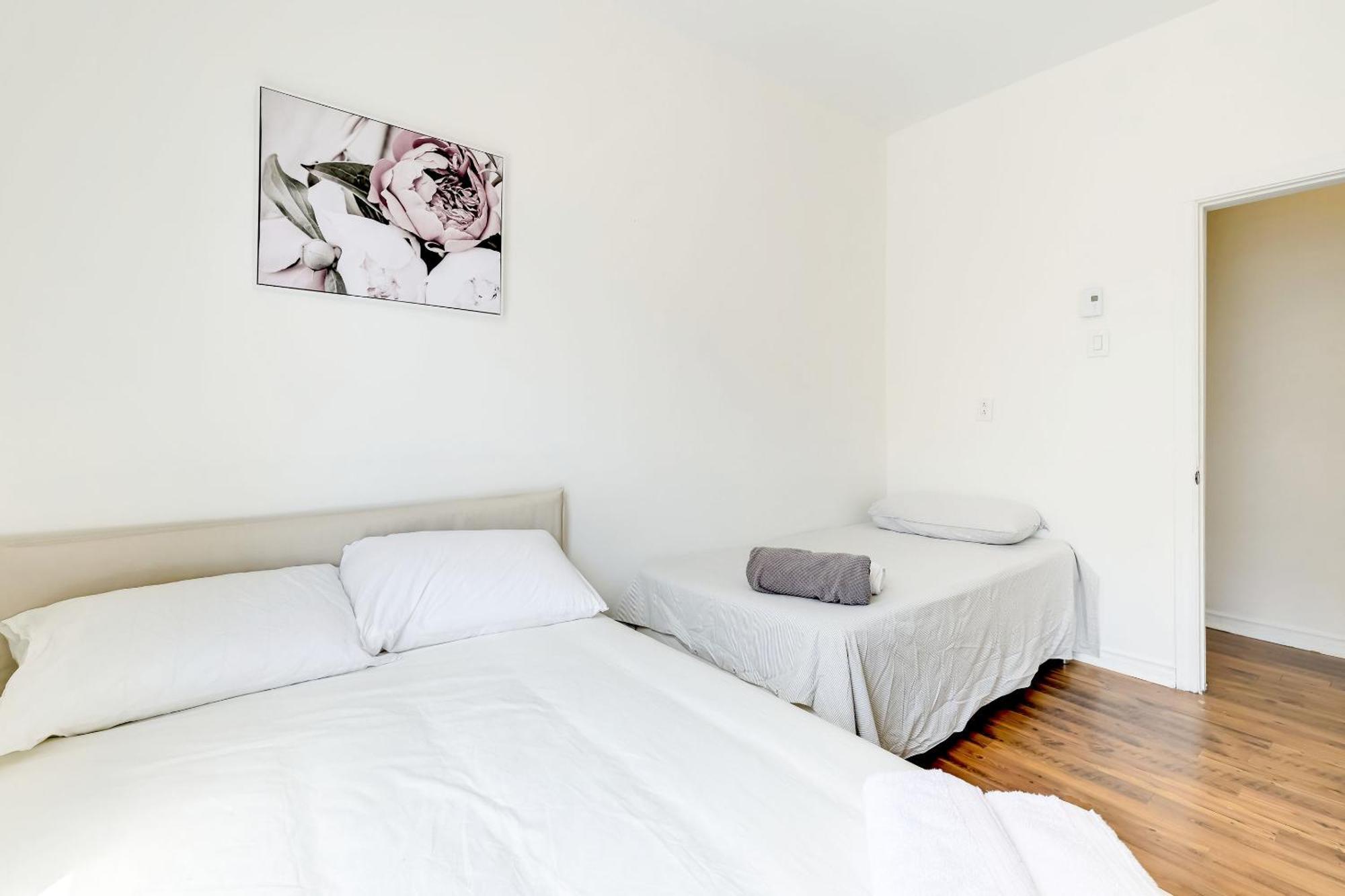 Chez Mont Royal Apartments! Монреал Екстериор снимка