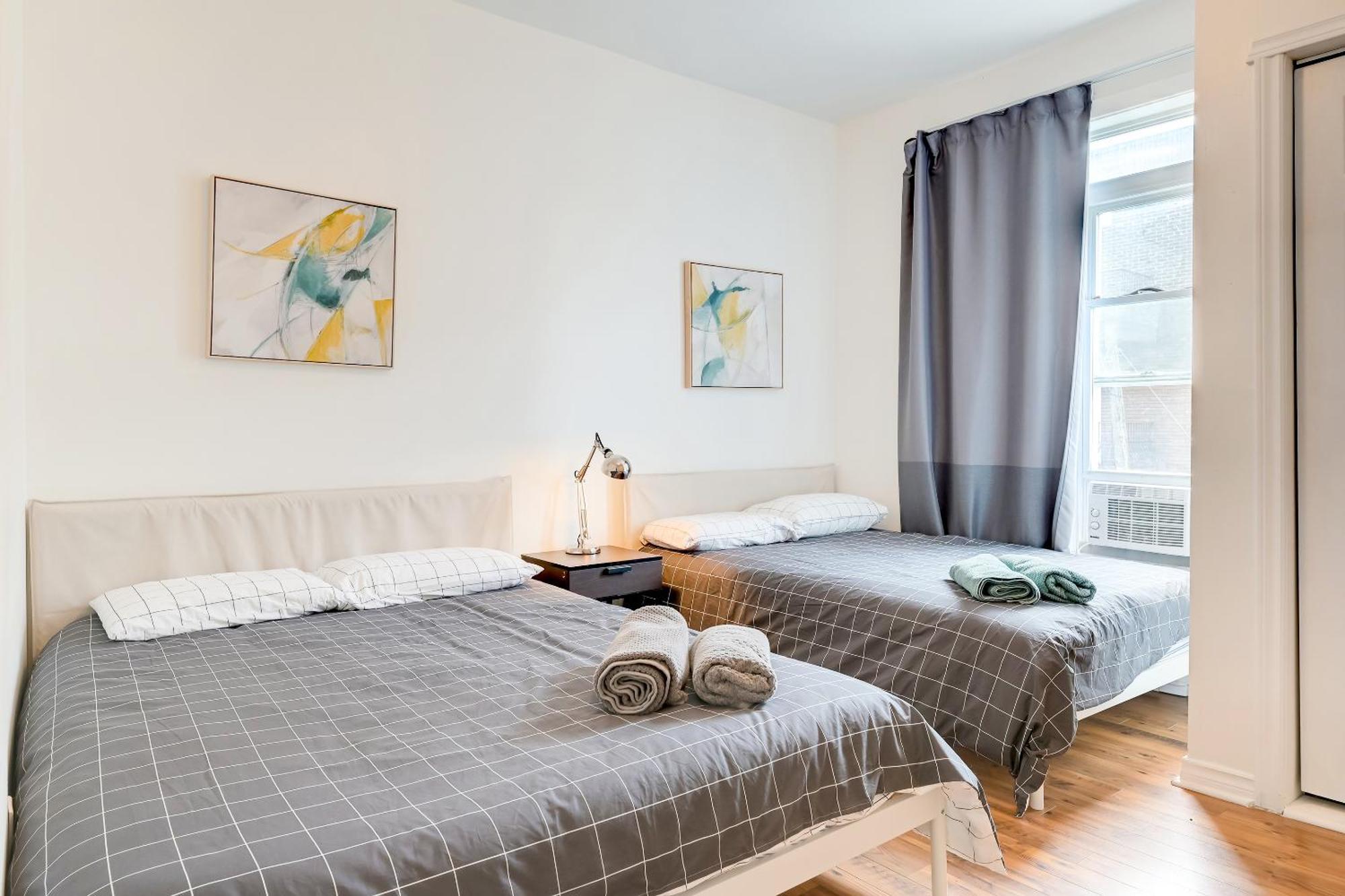 Chez Mont Royal Apartments! Монреал Екстериор снимка