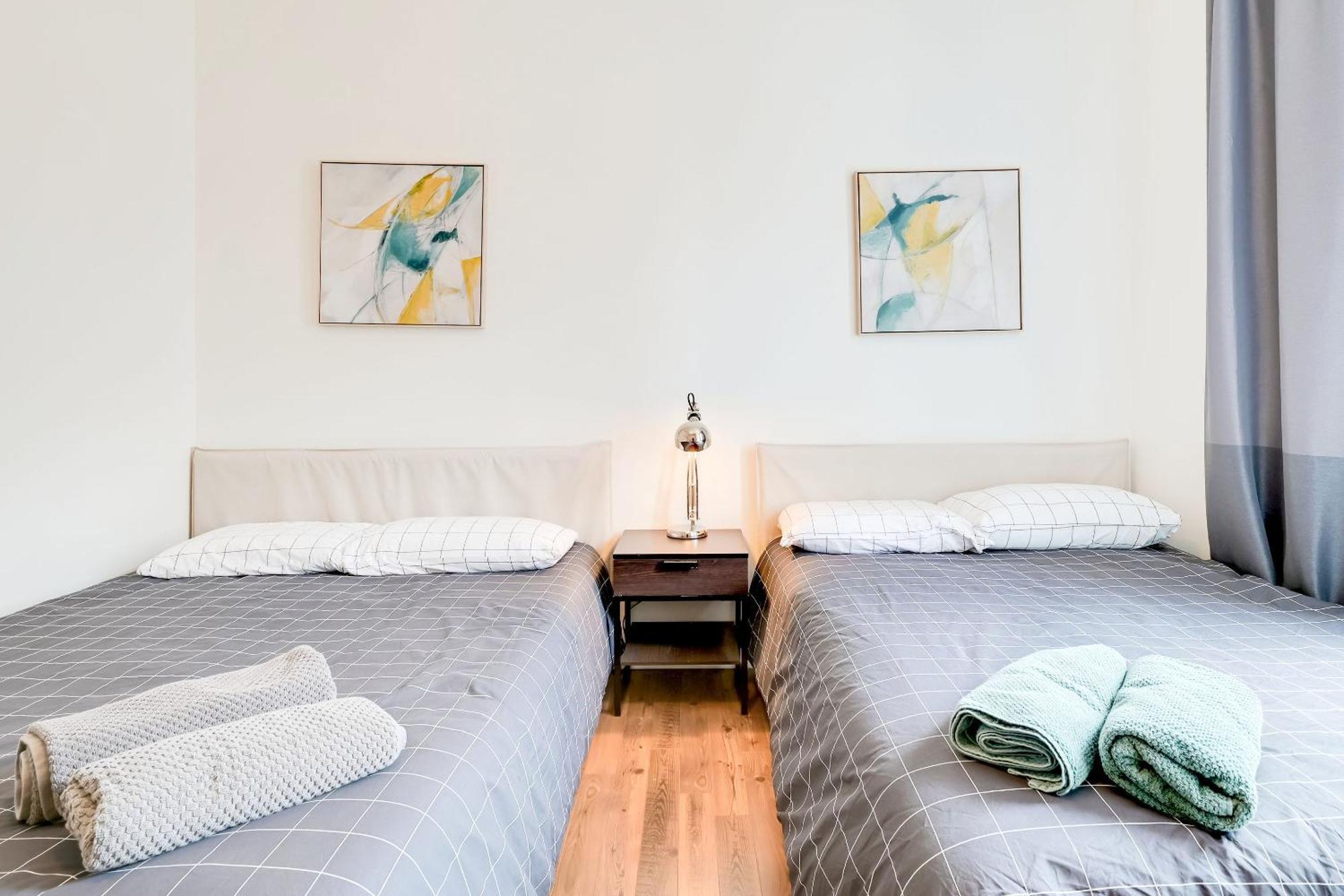 Chez Mont Royal Apartments! Монреал Екстериор снимка