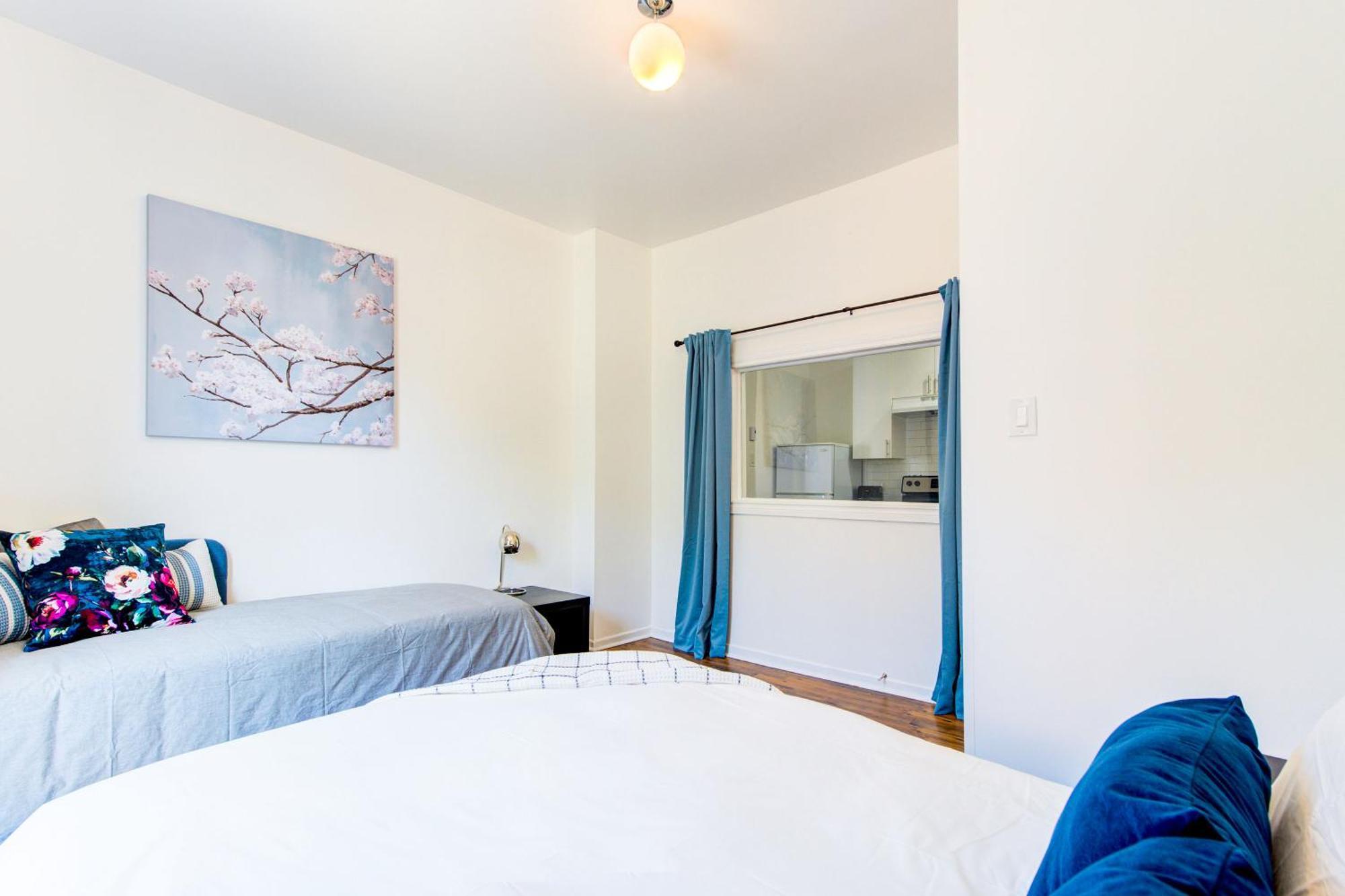 Chez Mont Royal Apartments! Монреал Екстериор снимка