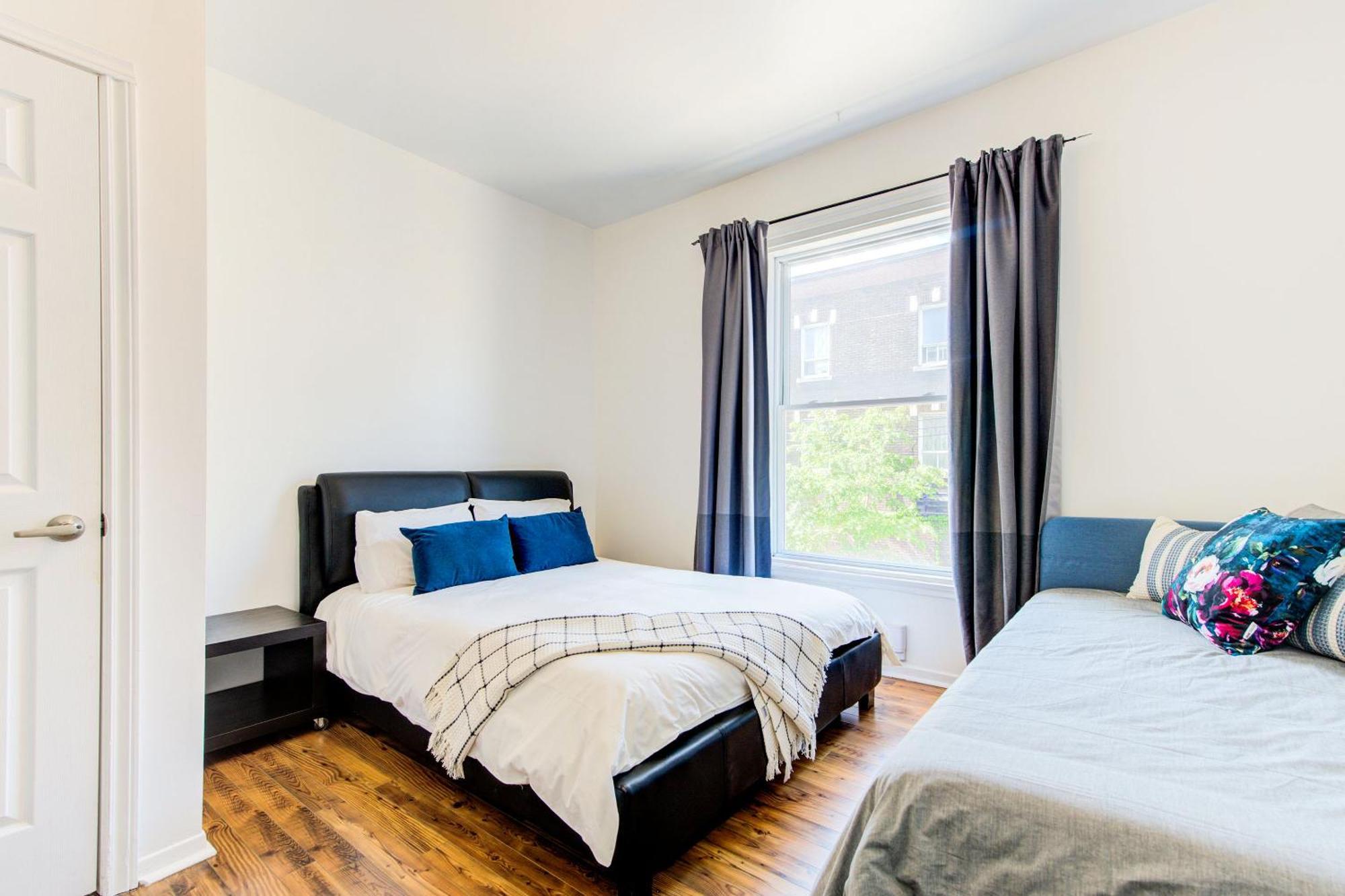 Chez Mont Royal Apartments! Монреал Екстериор снимка
