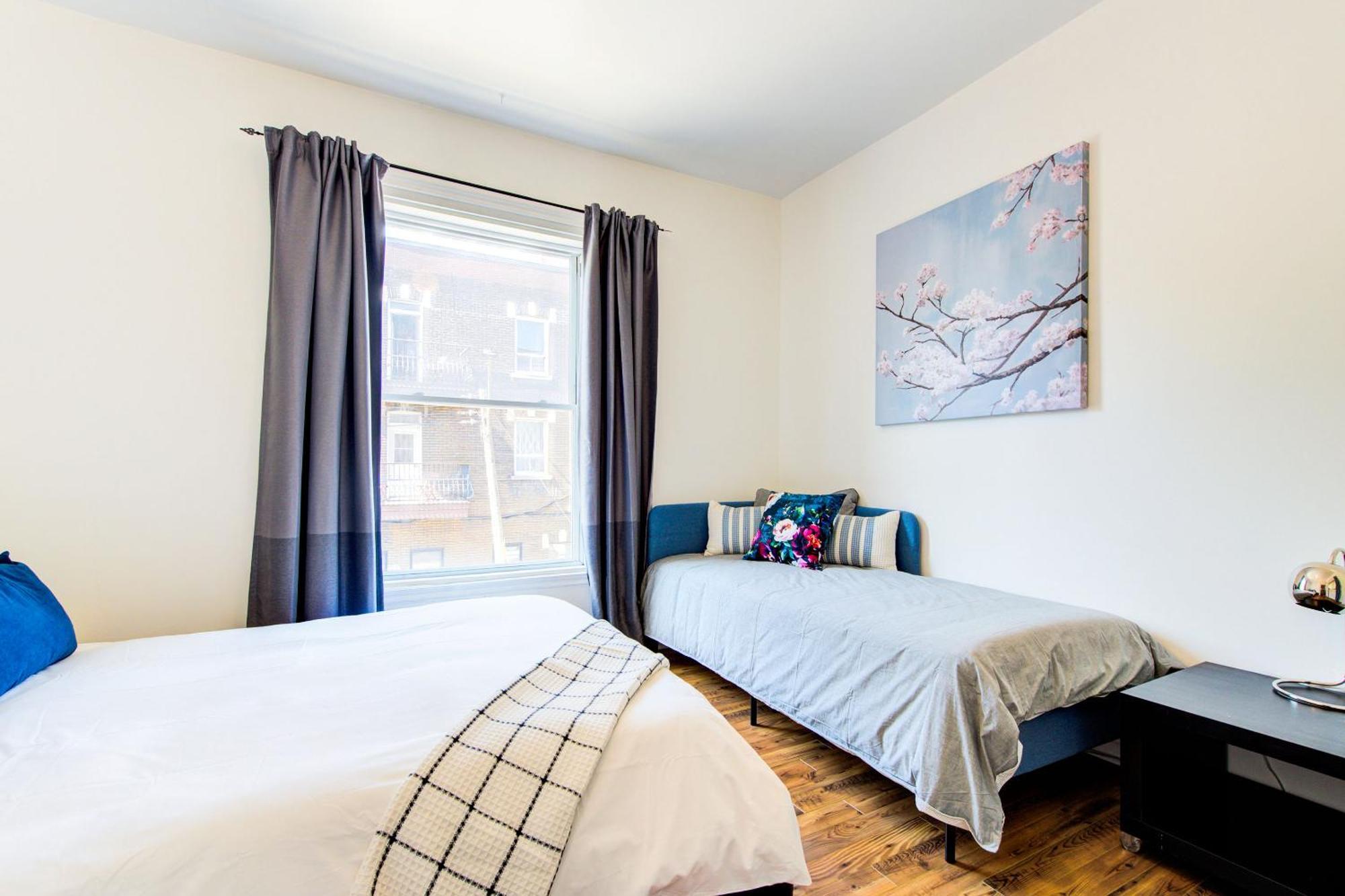 Chez Mont Royal Apartments! Монреал Екстериор снимка