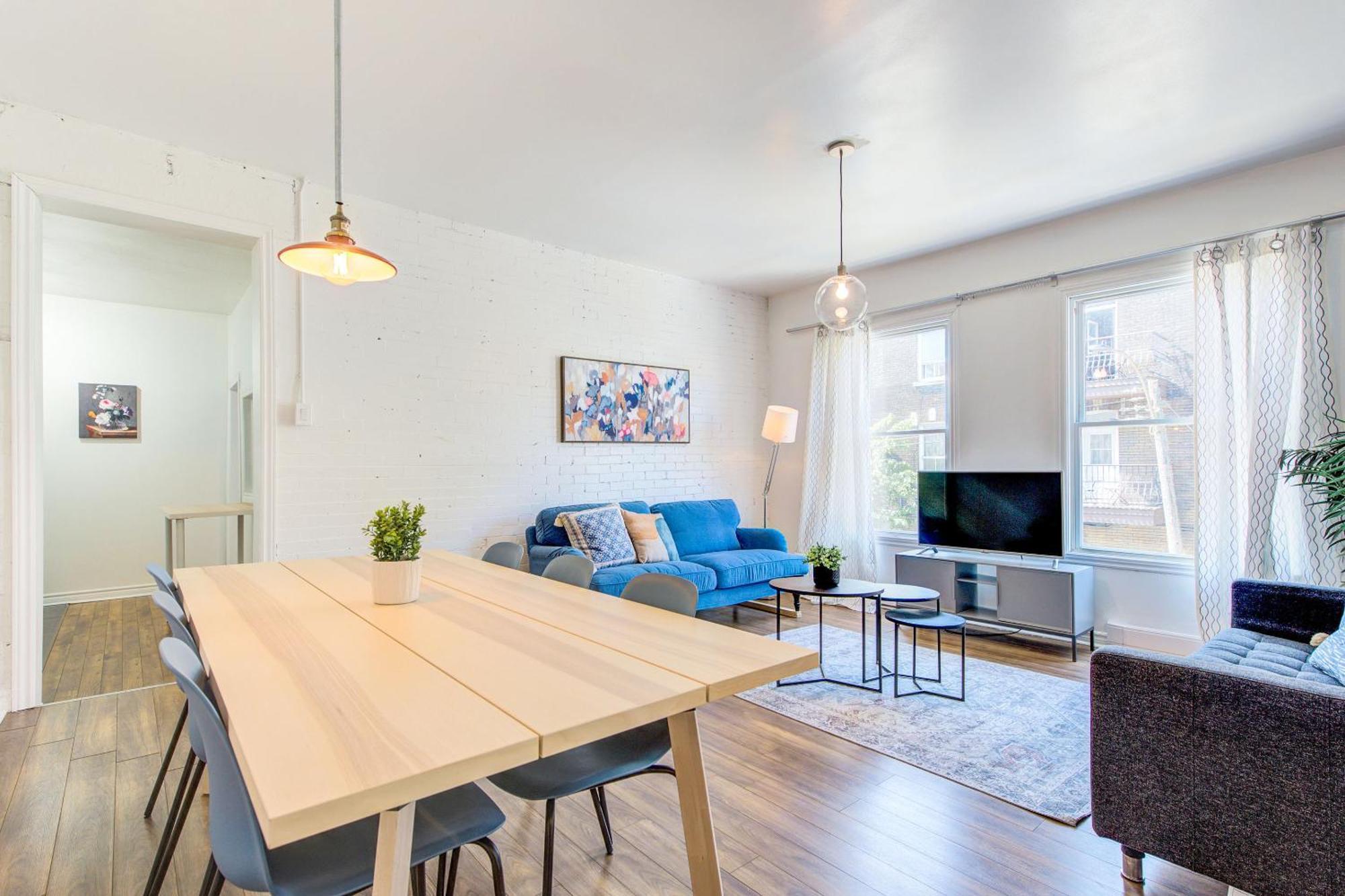 Chez Mont Royal Apartments! Монреал Екстериор снимка