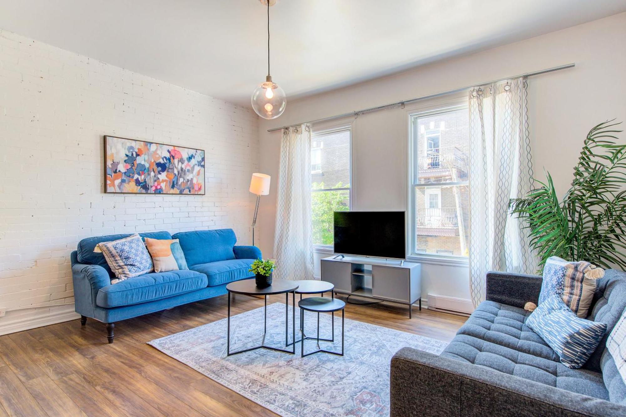 Chez Mont Royal Apartments! Монреал Екстериор снимка