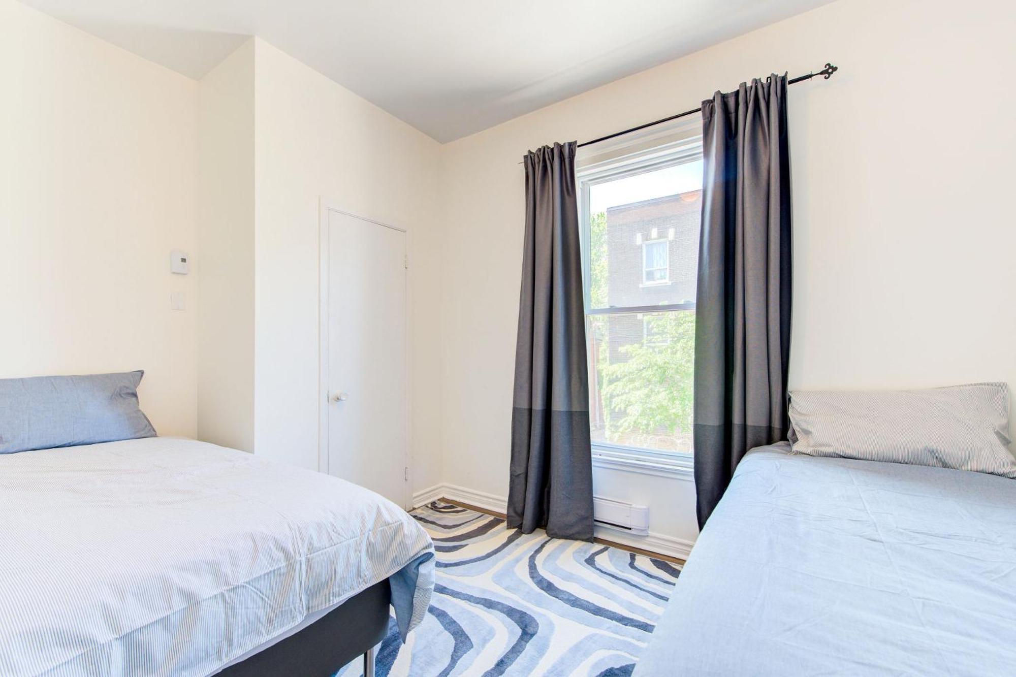 Chez Mont Royal Apartments! Монреал Екстериор снимка