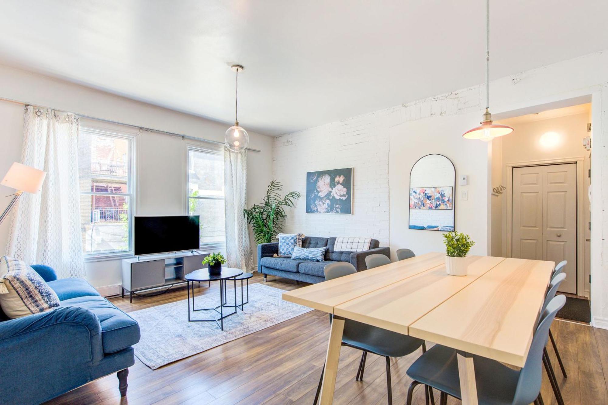 Chez Mont Royal Apartments! Монреал Екстериор снимка