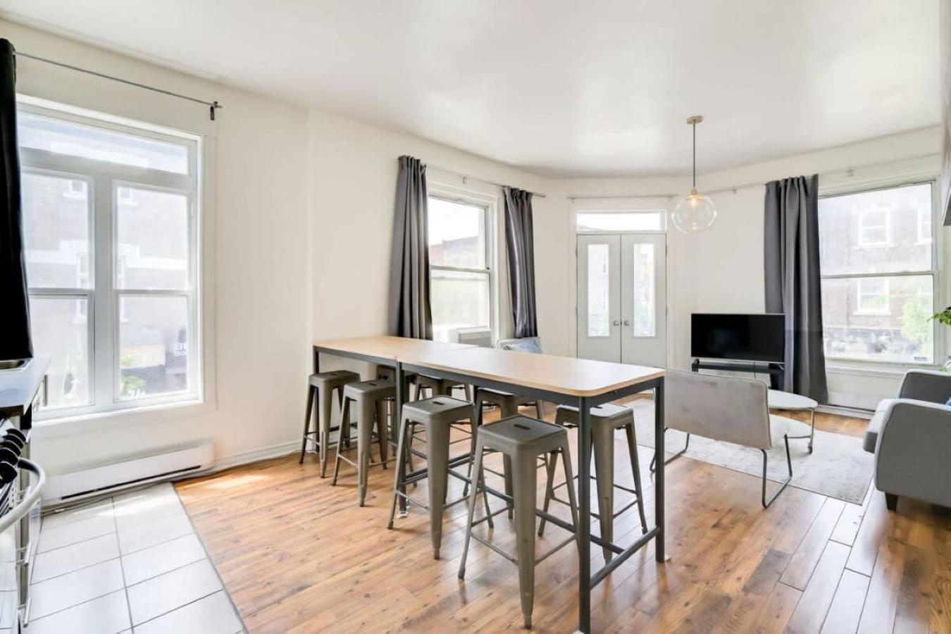 Chez Mont Royal Apartments! Монреал Екстериор снимка