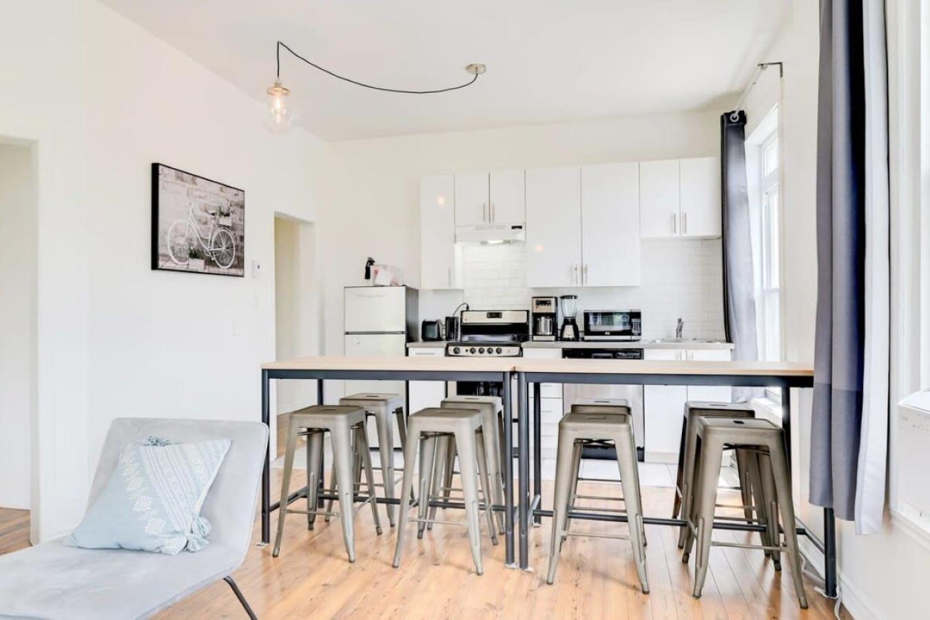 Chez Mont Royal Apartments! Монреал Екстериор снимка