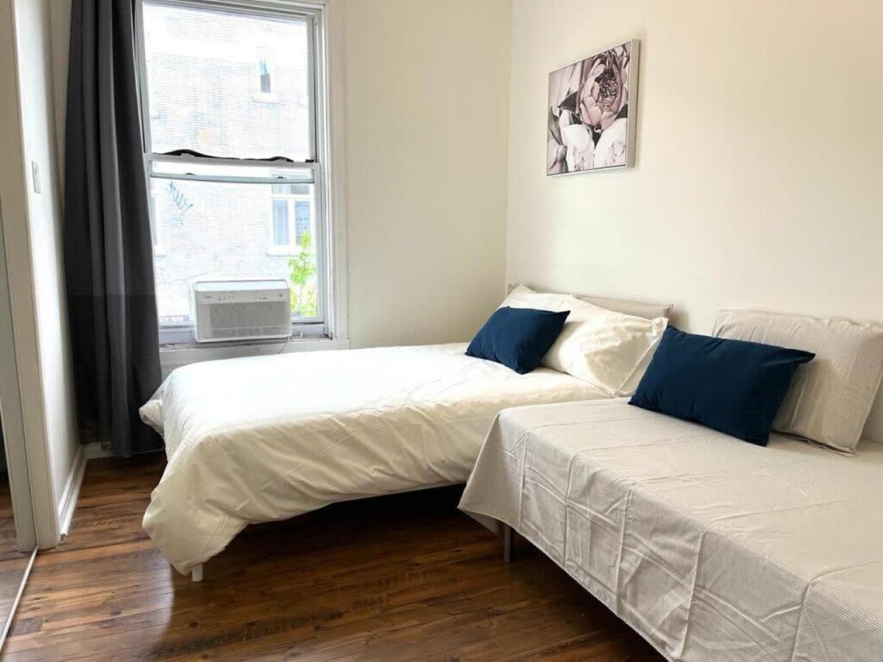 Chez Mont Royal Apartments! Монреал Екстериор снимка