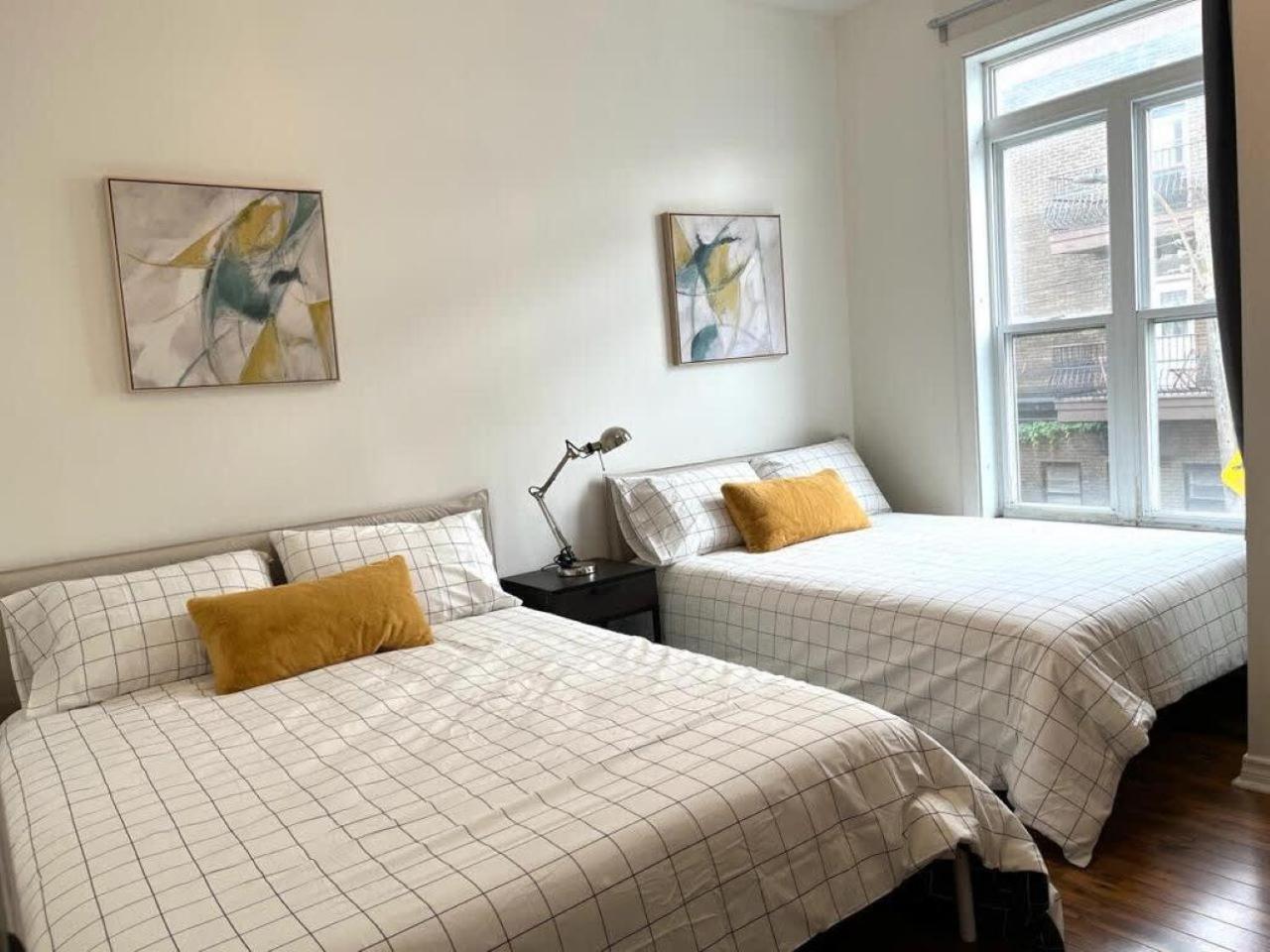 Chez Mont Royal Apartments! Монреал Екстериор снимка