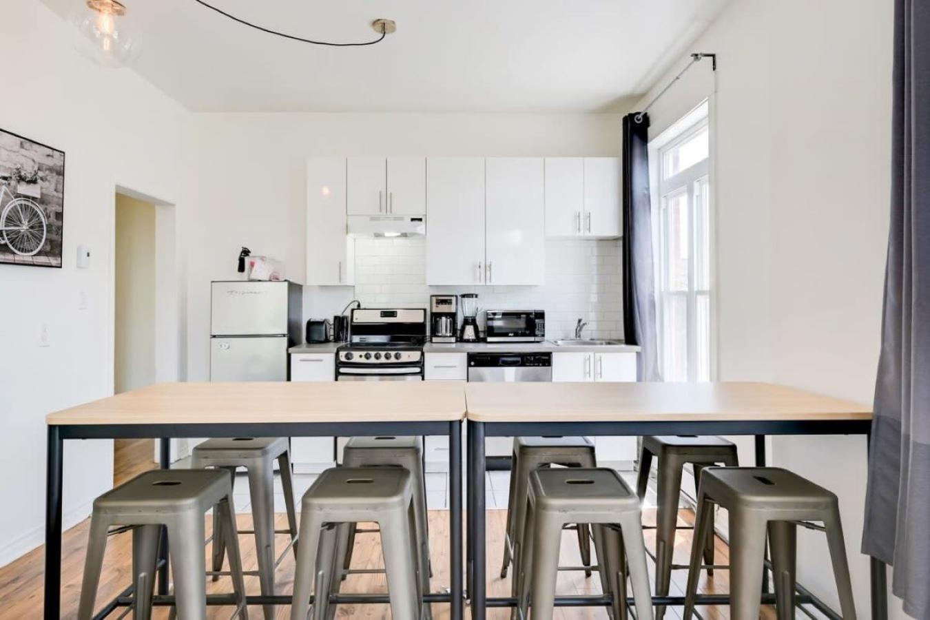 Chez Mont Royal Apartments! Монреал Екстериор снимка
