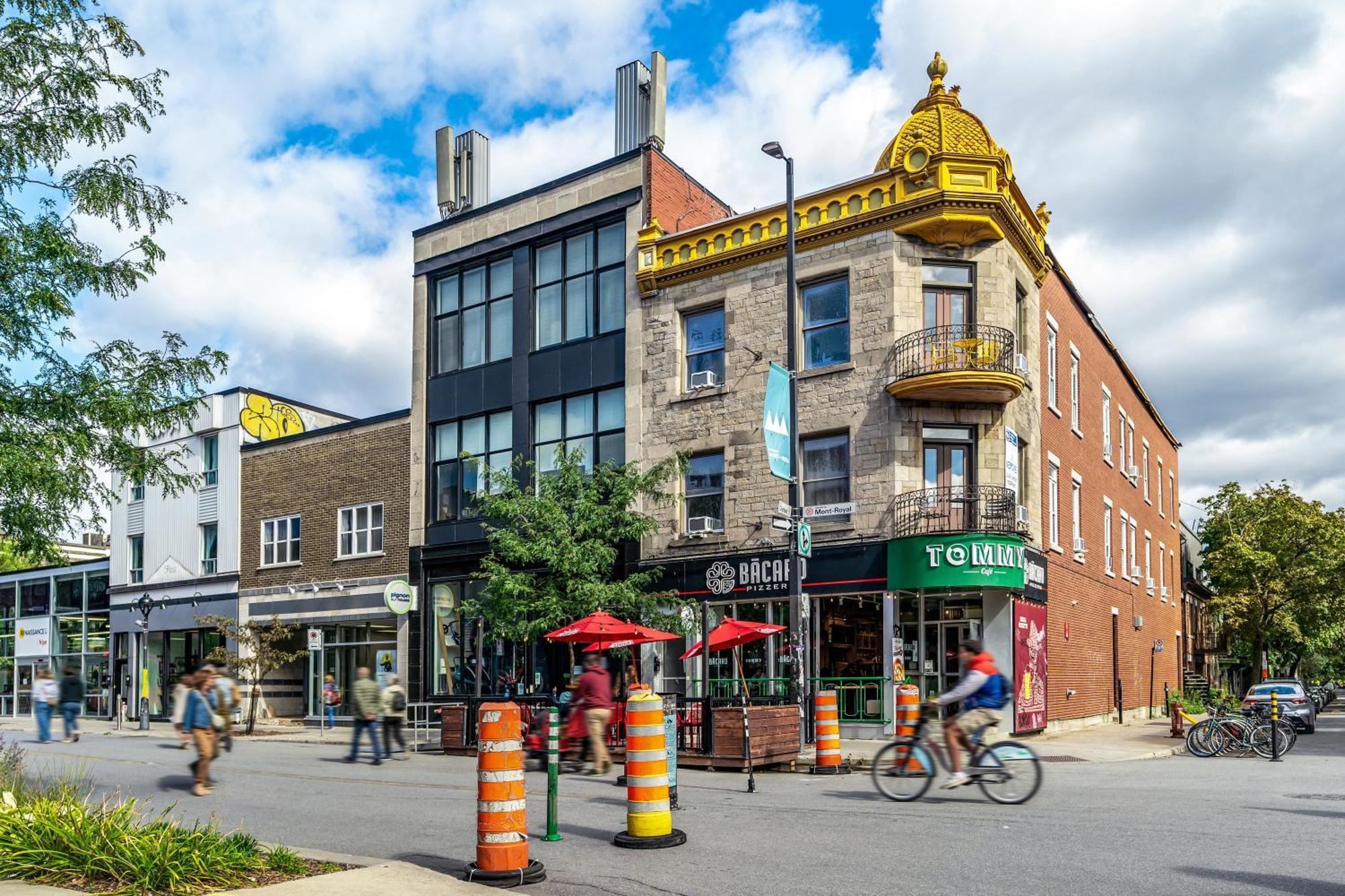 Chez Mont Royal Apartments! Монреал Екстериор снимка