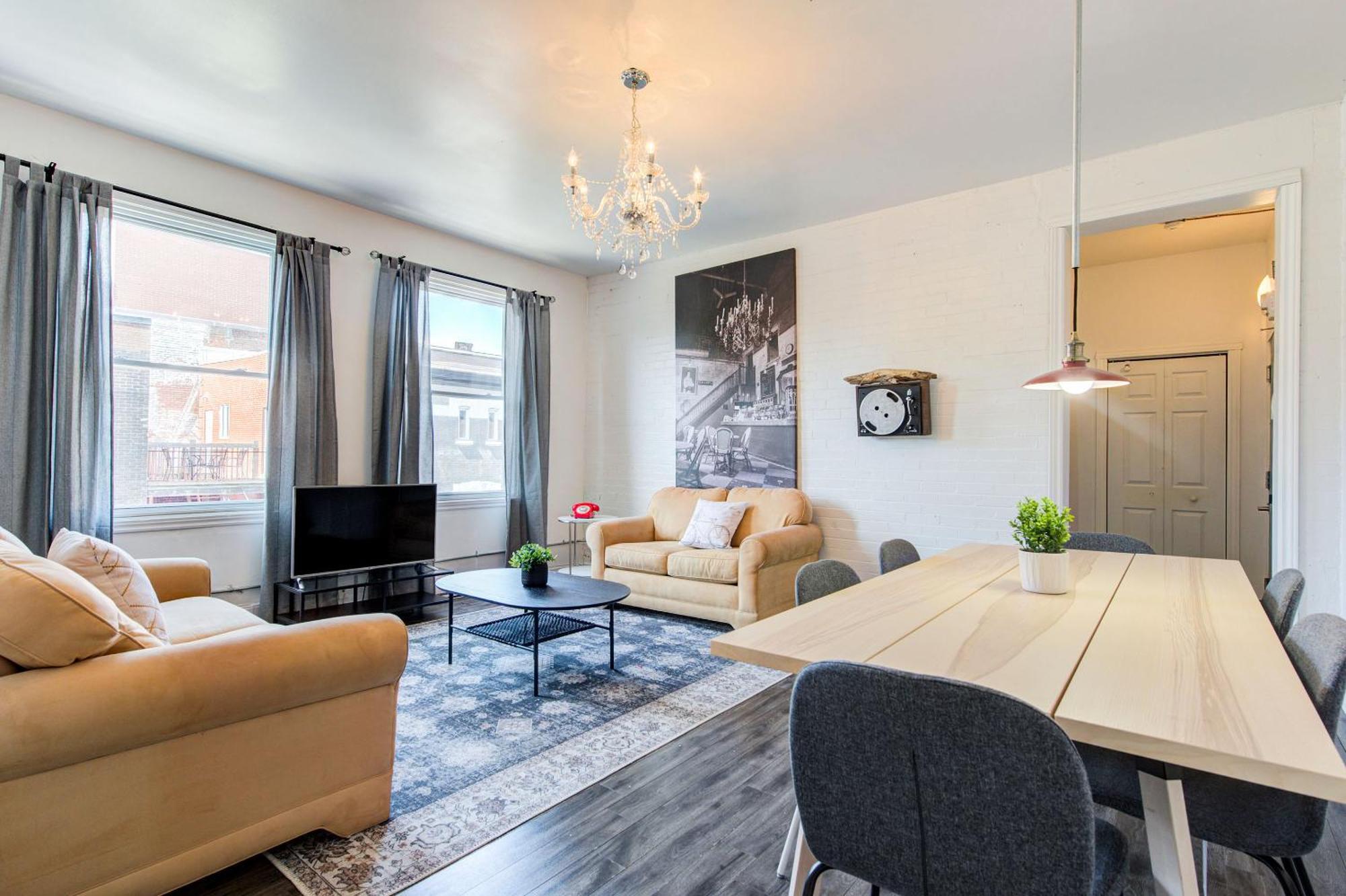 Chez Mont Royal Apartments! Монреал Екстериор снимка