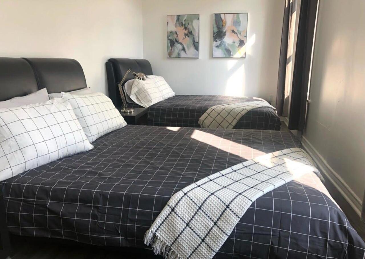 Chez Mont Royal Apartments! Монреал Екстериор снимка