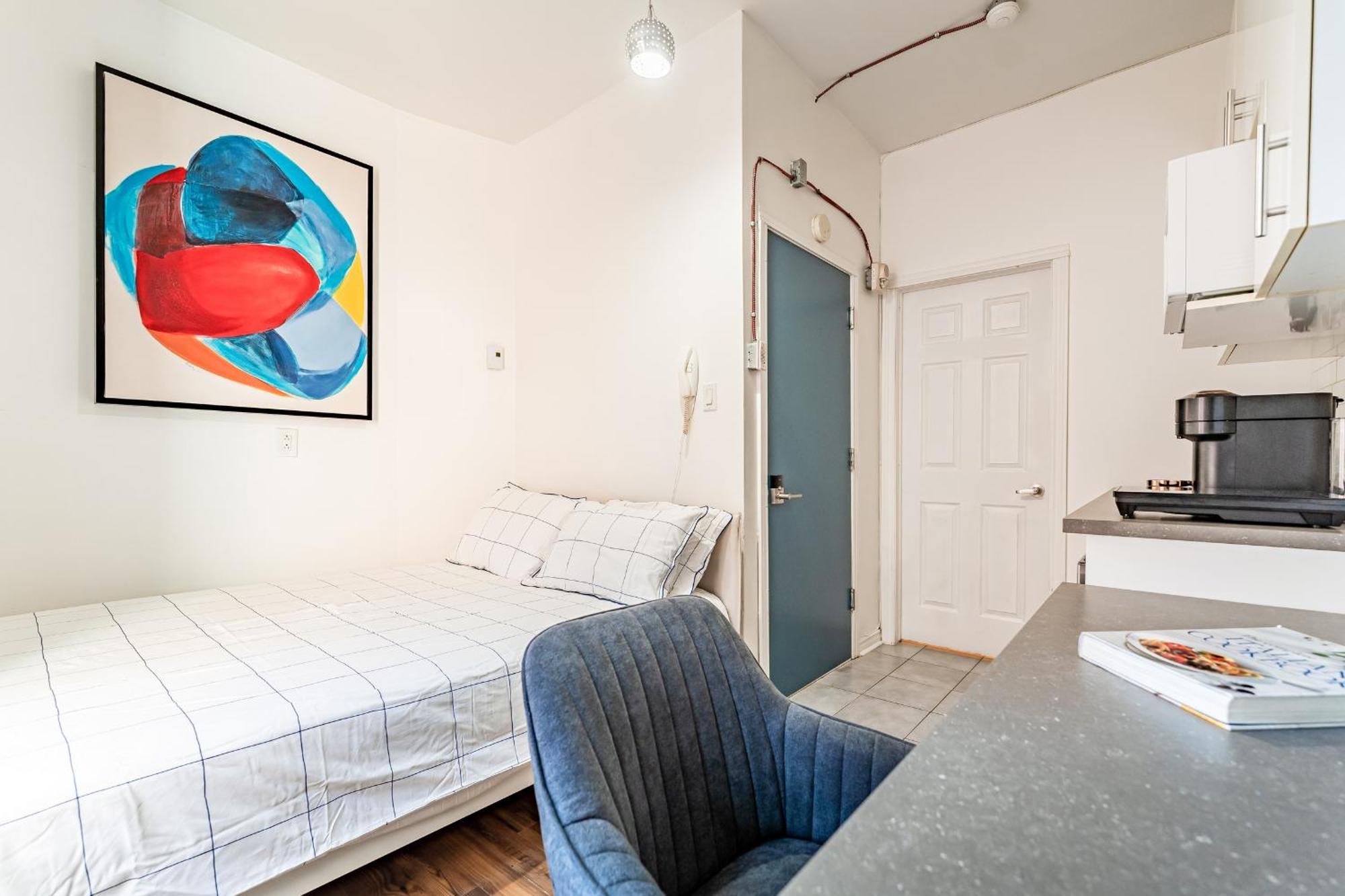 Chez Mont Royal Apartments! Монреал Екстериор снимка