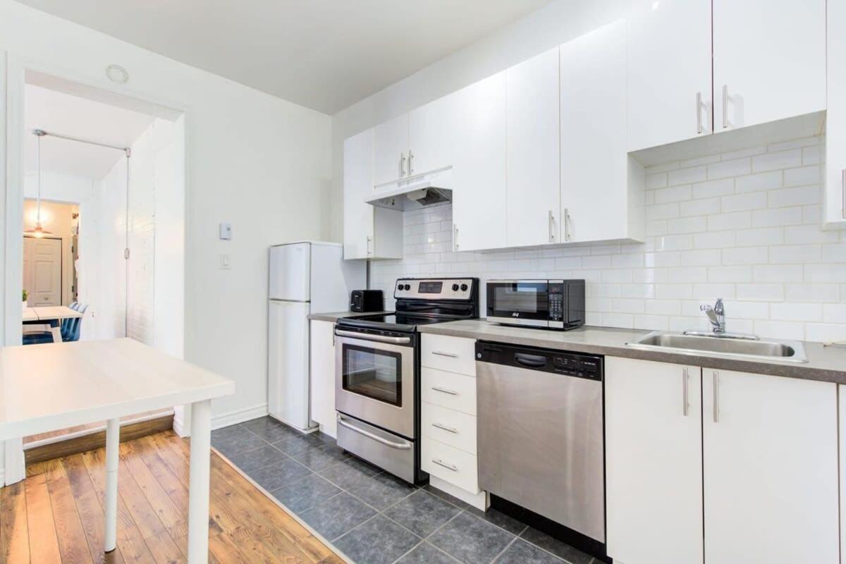 Chez Mont Royal Apartments! Монреал Екстериор снимка