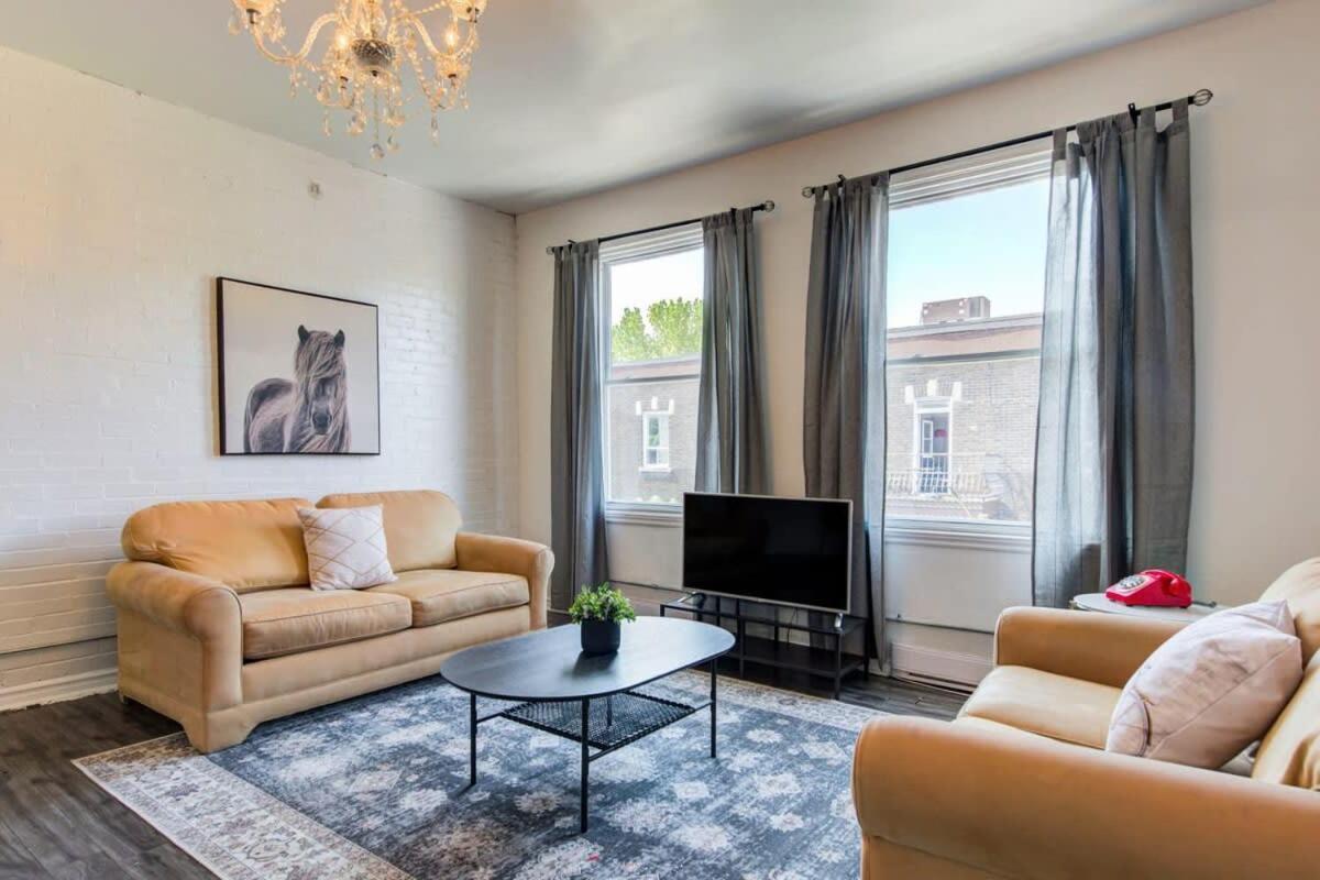 Chez Mont Royal Apartments! Монреал Екстериор снимка