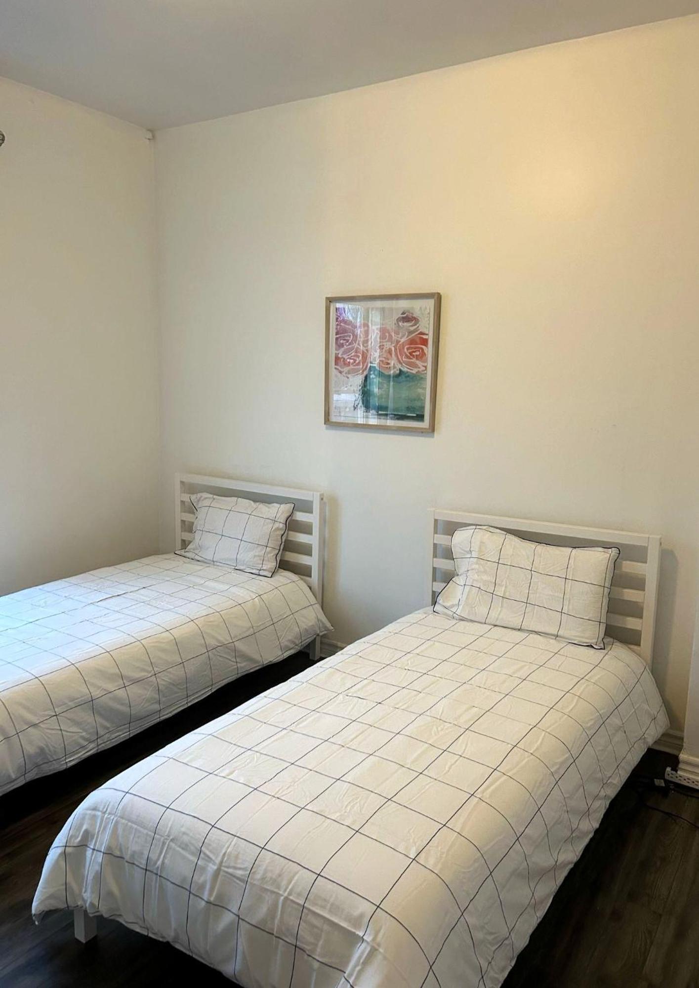 Chez Mont Royal Apartments! Монреал Екстериор снимка