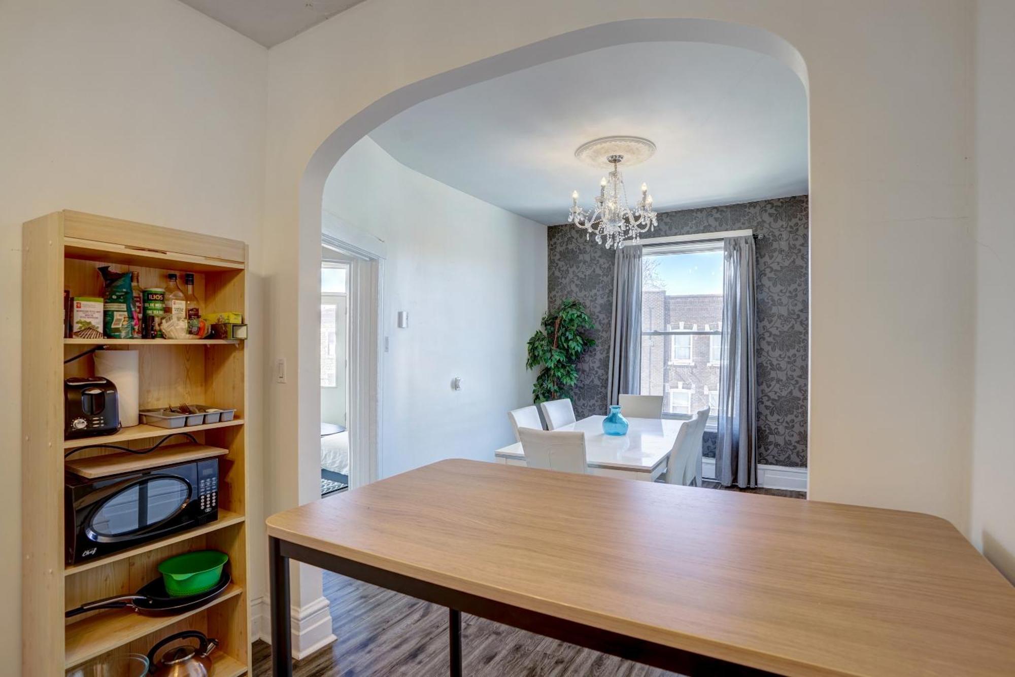 Chez Mont Royal Apartments! Монреал Екстериор снимка