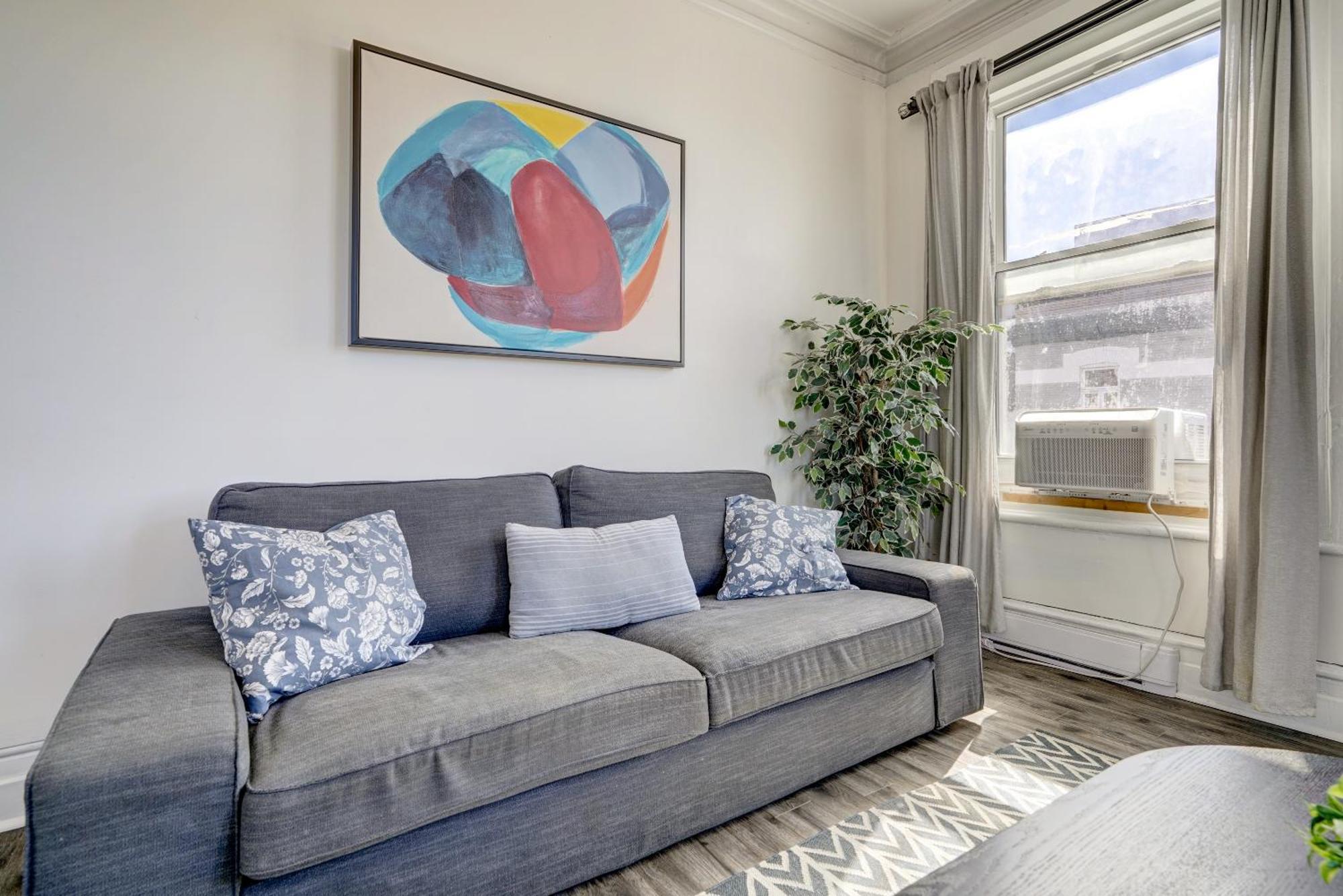 Chez Mont Royal Apartments! Монреал Екстериор снимка