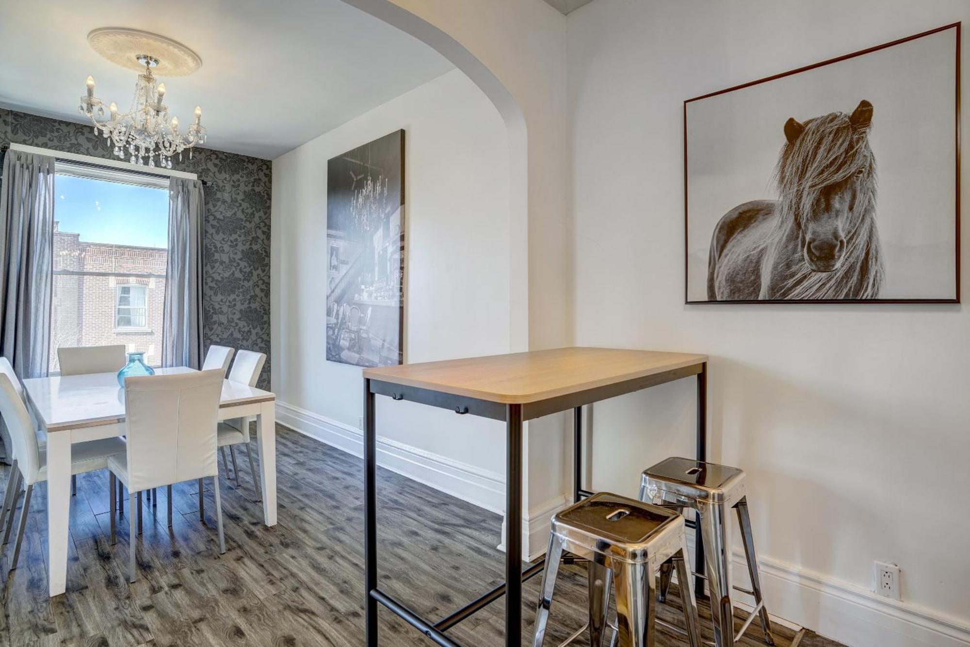 Chez Mont Royal Apartments! Монреал Екстериор снимка