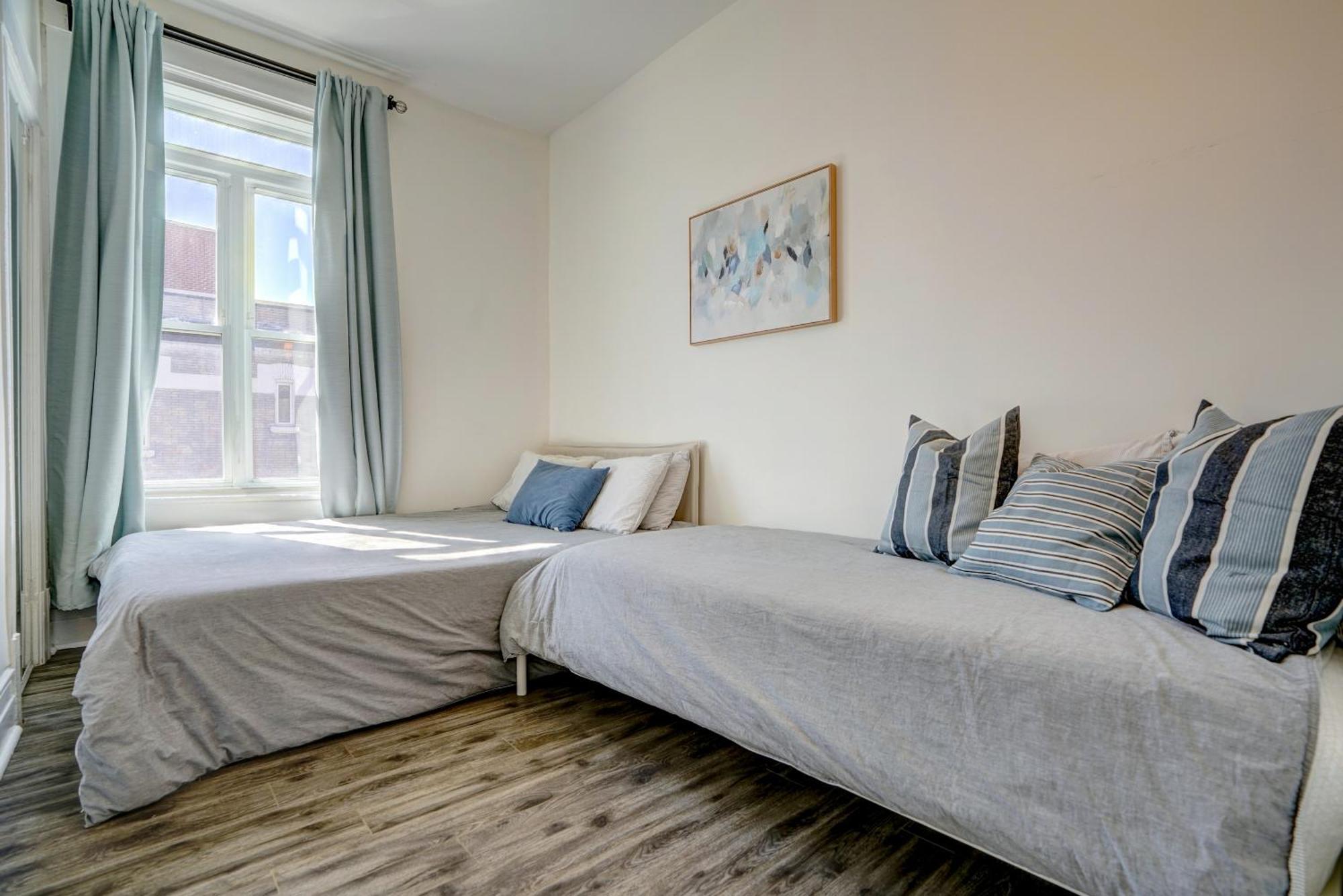Chez Mont Royal Apartments! Монреал Екстериор снимка